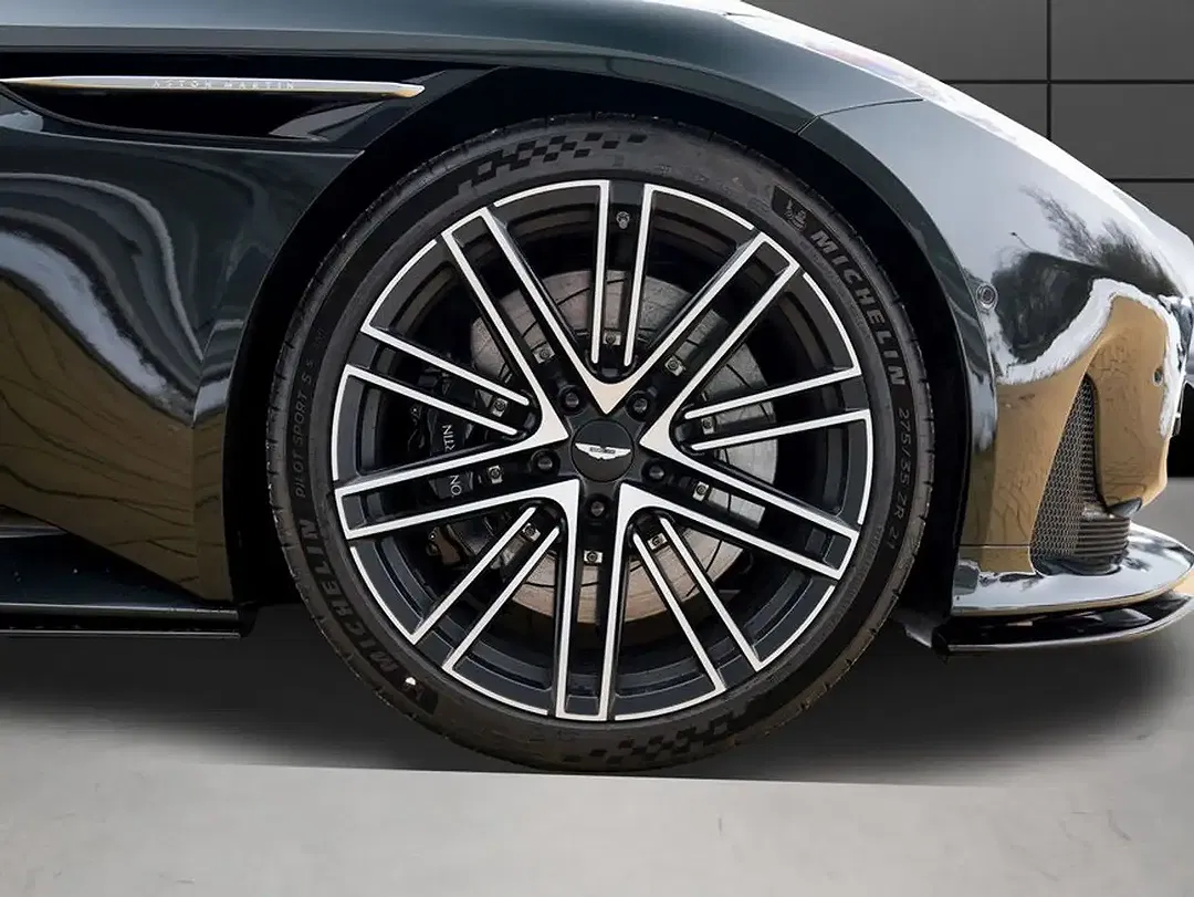 Aston Martin DB12 - Thumbnail 4