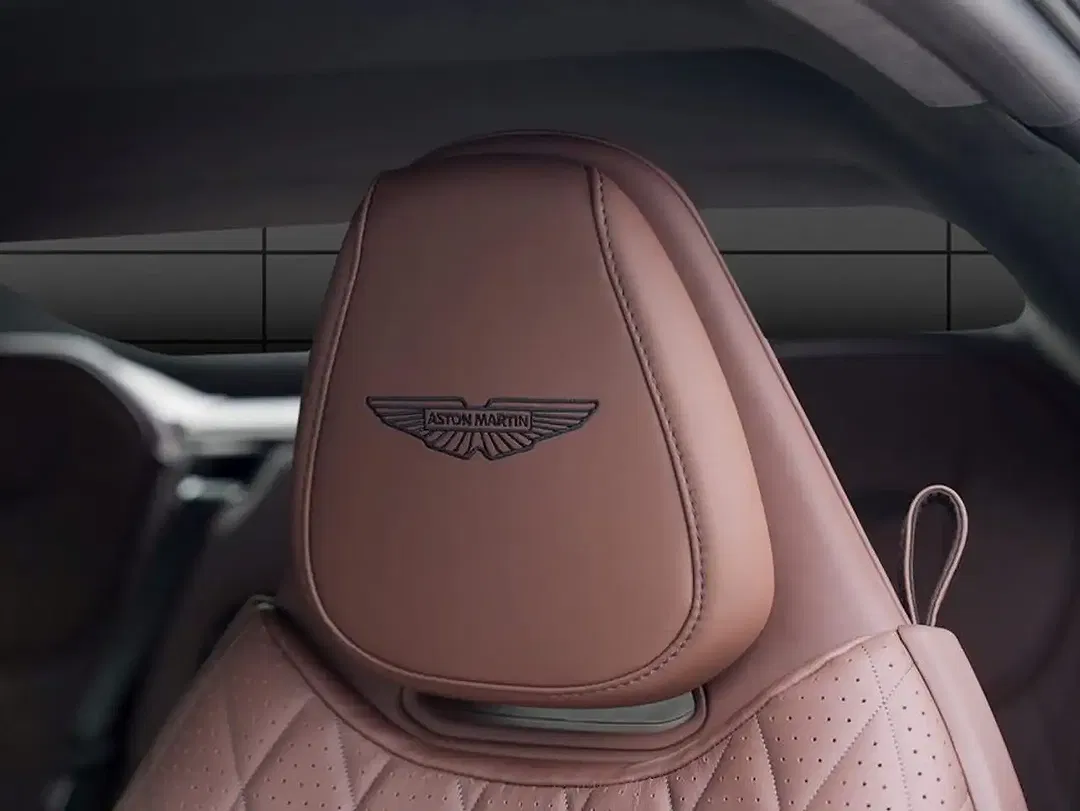 Aston Martin DB12 - Thumbnail 5