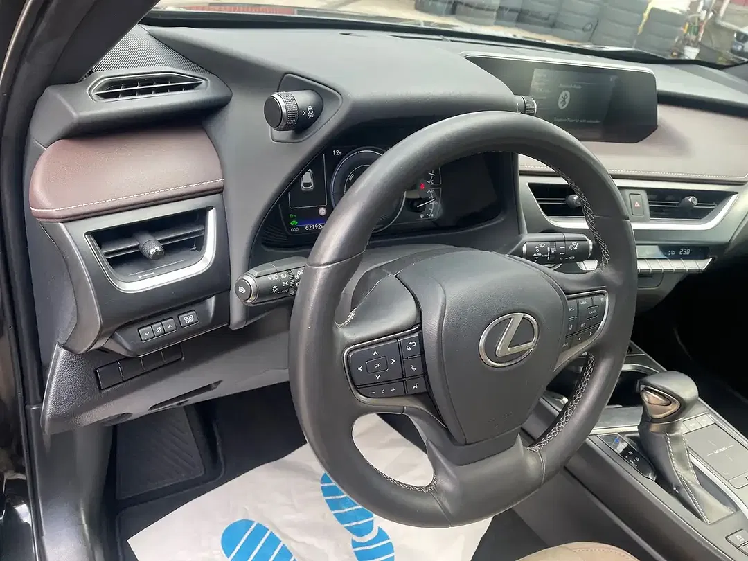 Lexus UX 250h - Thumbnail 11