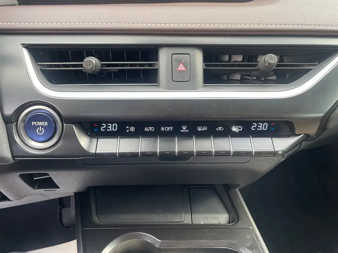 Lexus UX 250h - Thumbnail 15