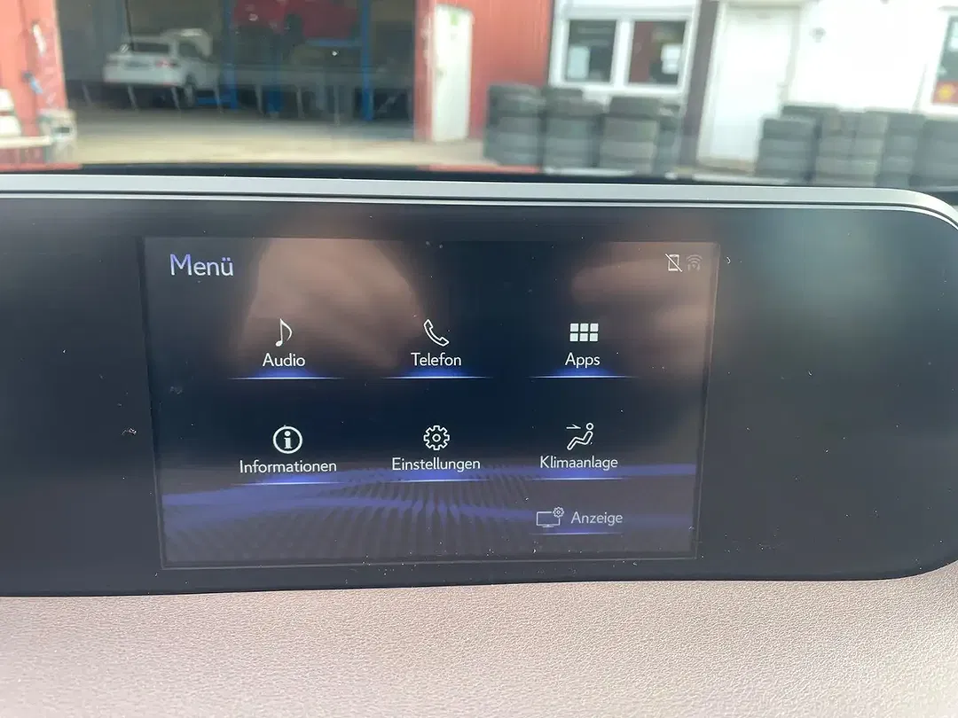 Lexus UX 250h - Thumbnail 17
