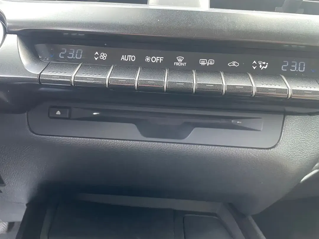 Lexus UX 250h - Thumbnail 18