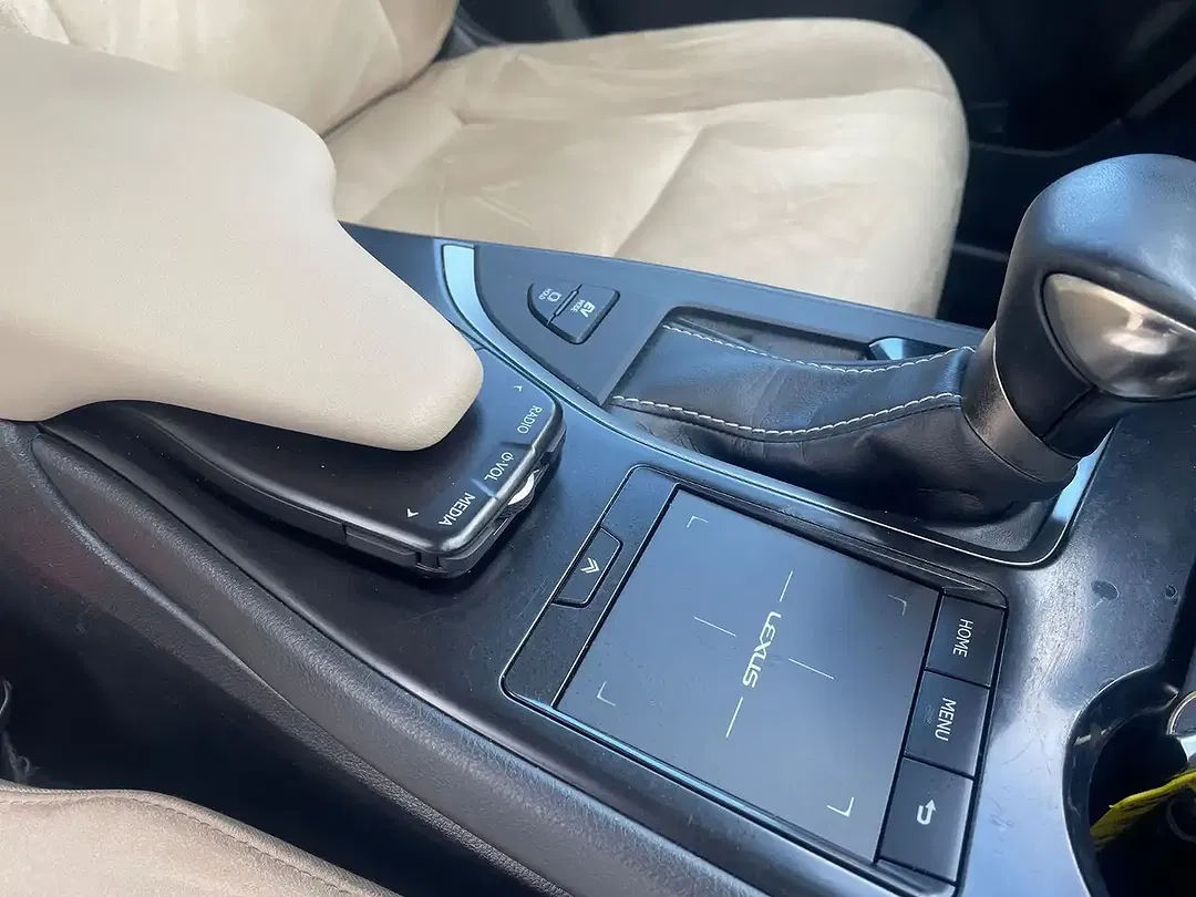 Lexus UX 250h - Thumbnail 35