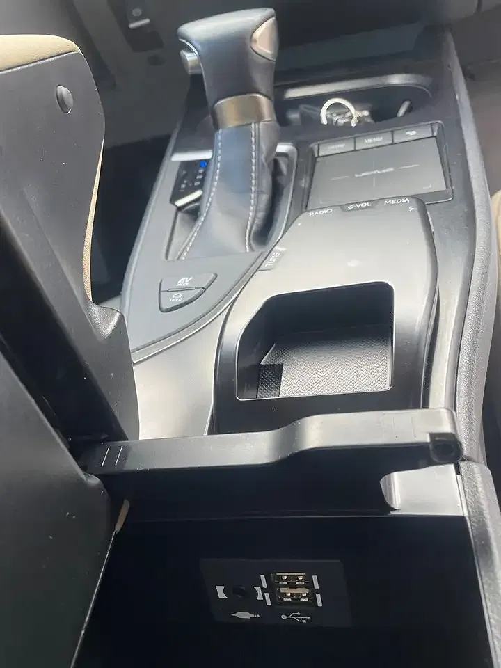 Lexus UX 250h - Thumbnail 36
