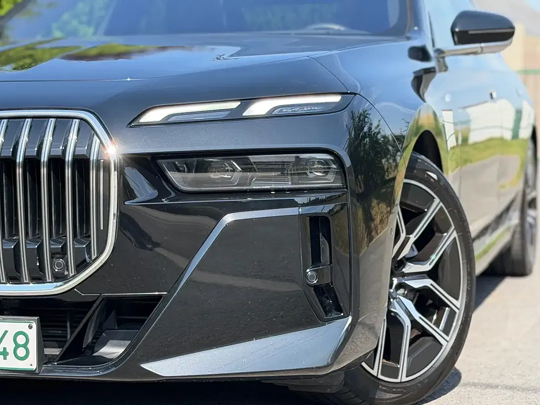 BMW 740 - Thumbnail 3