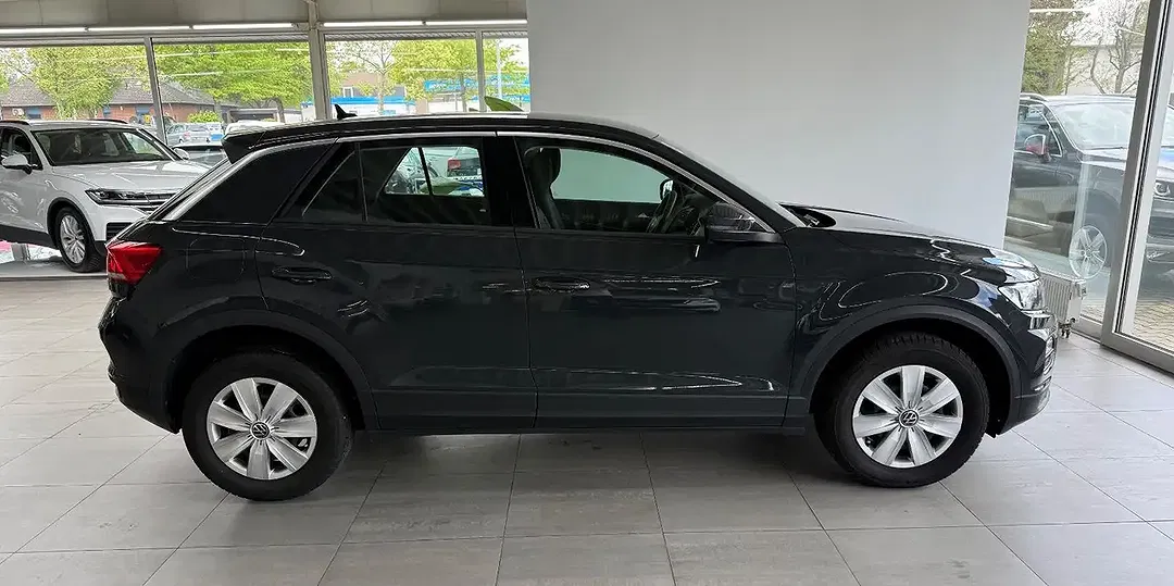 Volkswagen T-Roc - Thumbnail 2