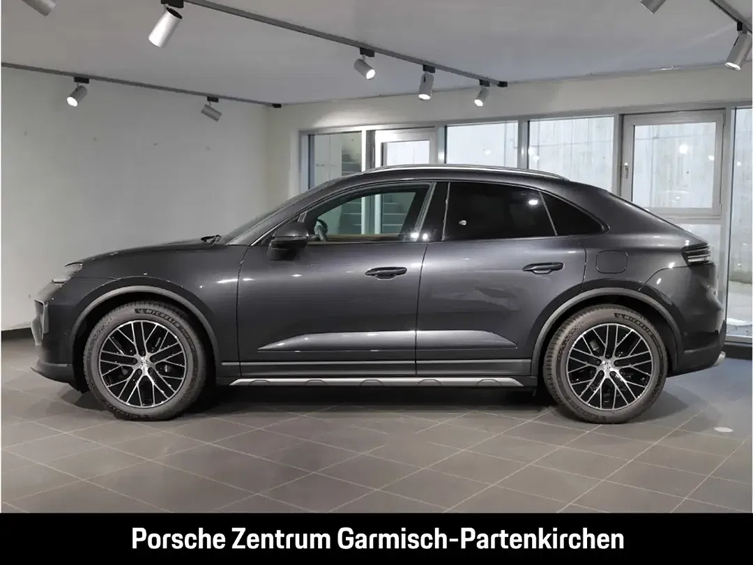 Porsche Macan - Thumbnail 2