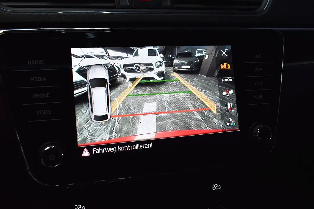 Skoda Superb - Thumbnail 3