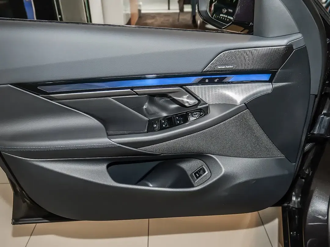BMW 520 - Thumbnail 13