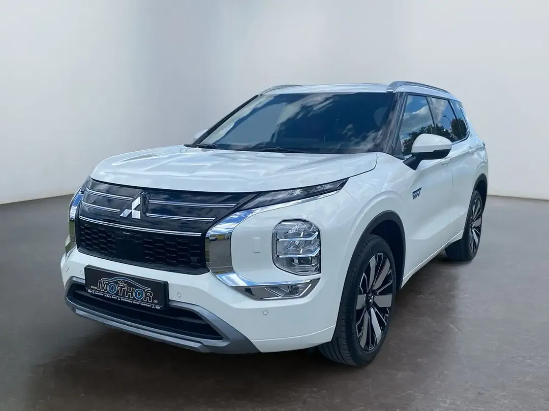 Mitsubishi Outlander - Thumbnail 2