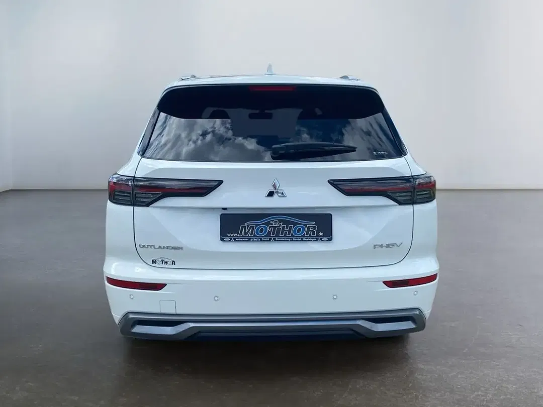 Mitsubishi Outlander - Thumbnail 5