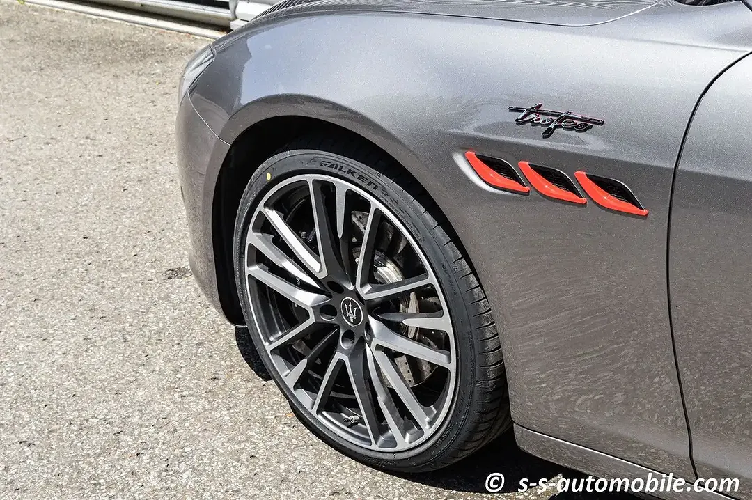Maserati Quattroporte - Thumbnail 10