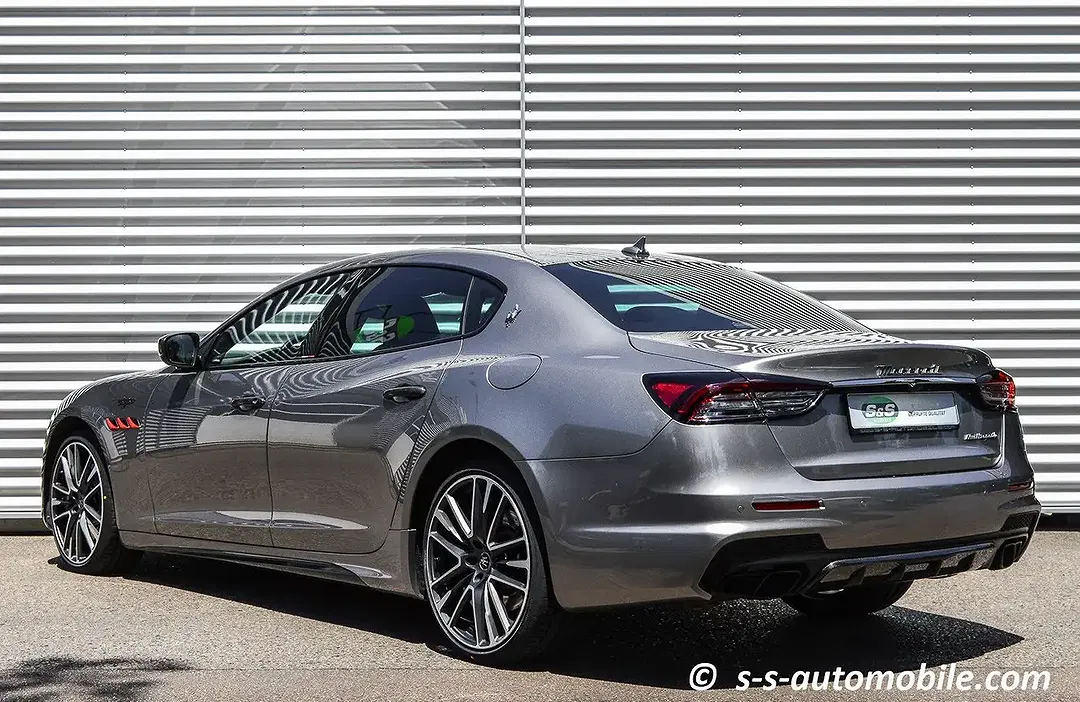 Maserati Quattroporte - Thumbnail 11