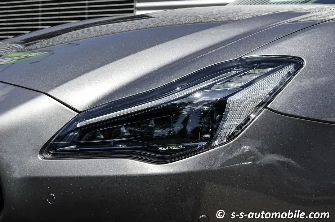 Maserati Quattroporte - Thumbnail 2