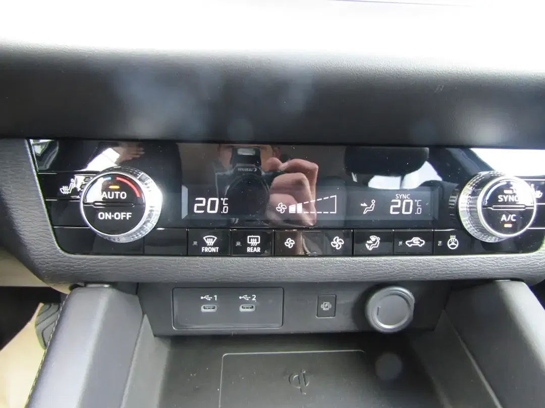 Mitsubishi Outlander - Thumbnail 11