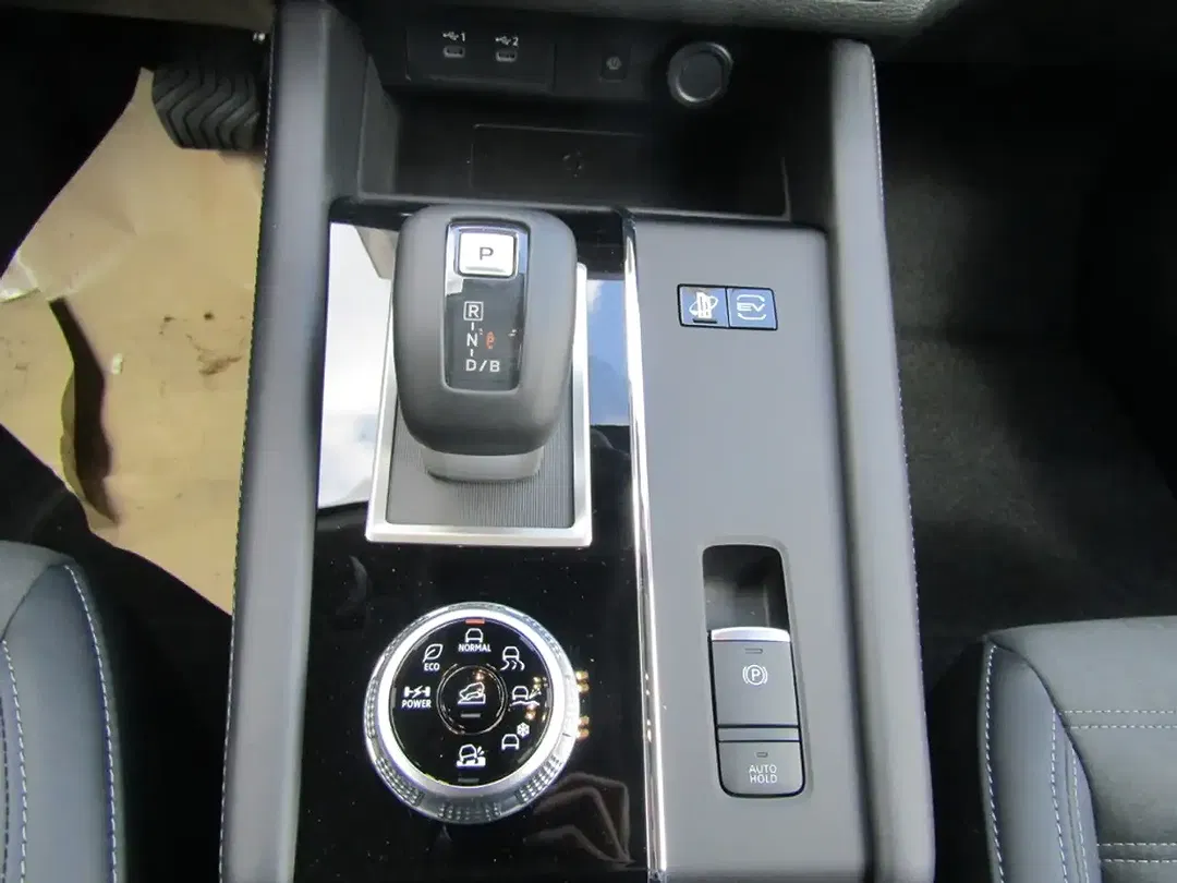 Mitsubishi Outlander - Thumbnail 12