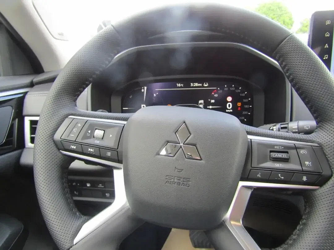 Mitsubishi Outlander - Thumbnail 13