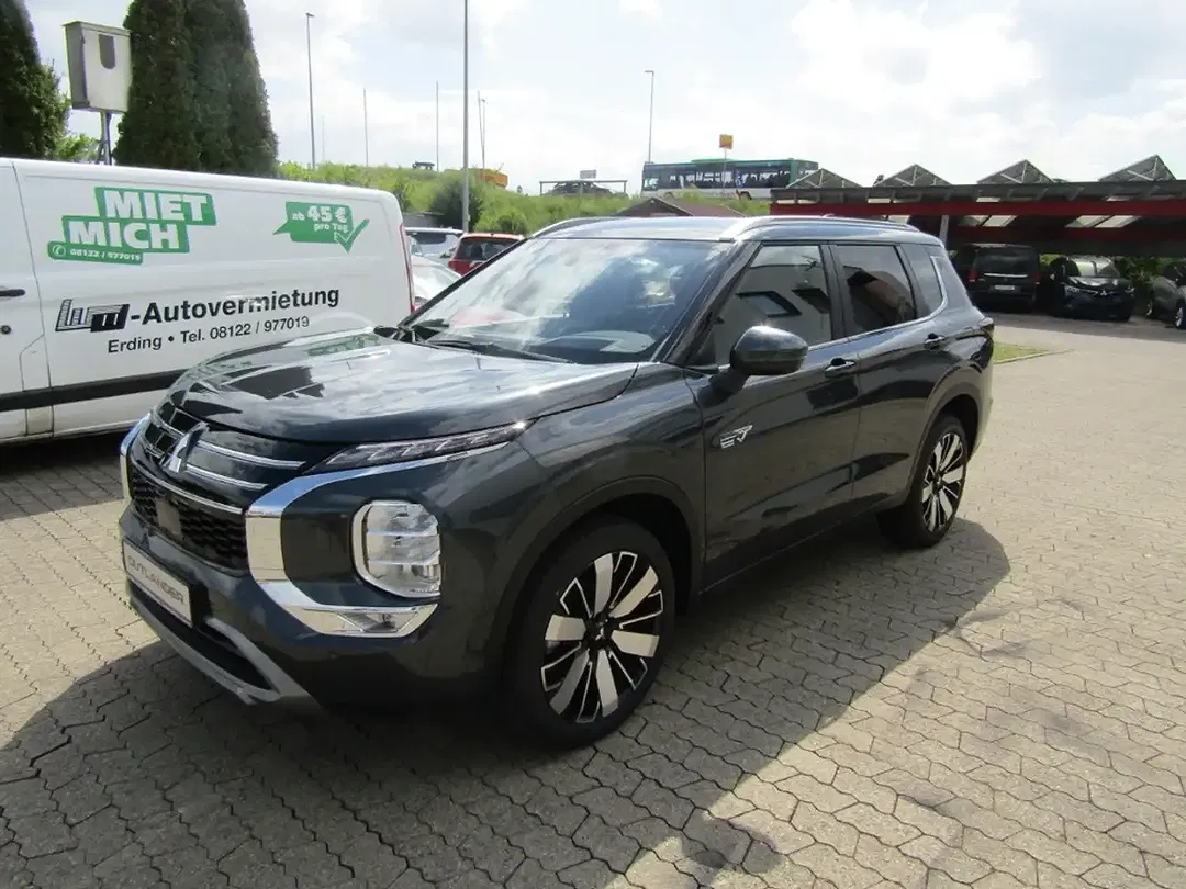 Mitsubishi Outlander - Thumbnail 2