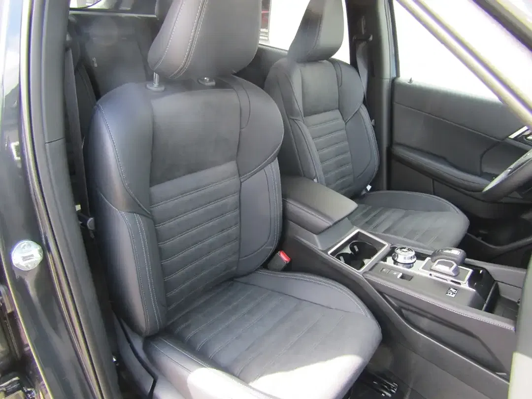 Mitsubishi Outlander - Thumbnail 5