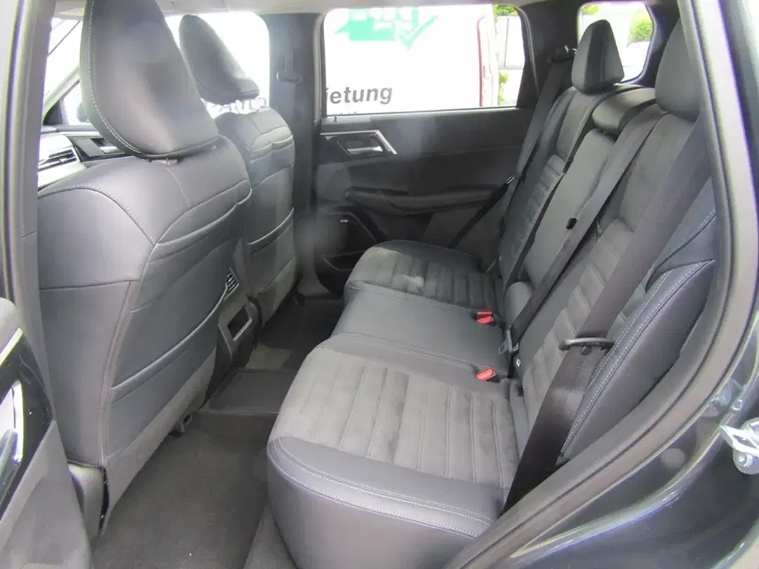 Mitsubishi Outlander - Thumbnail 6