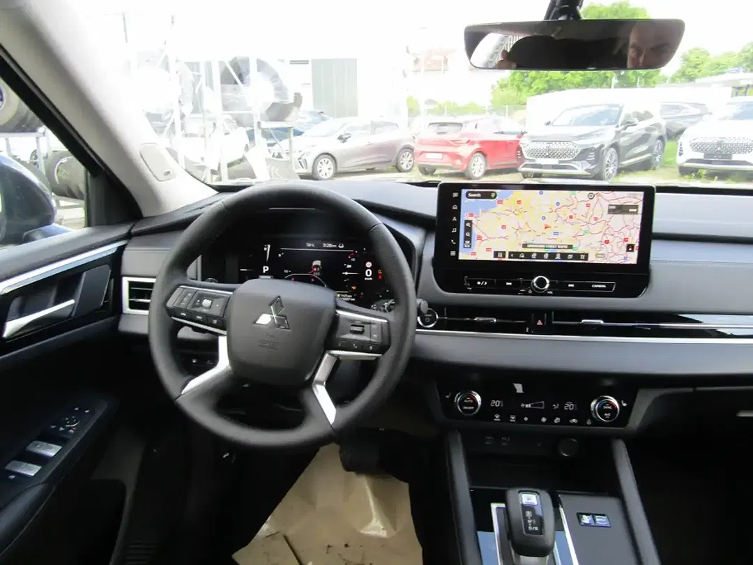 Mitsubishi Outlander - Thumbnail 9