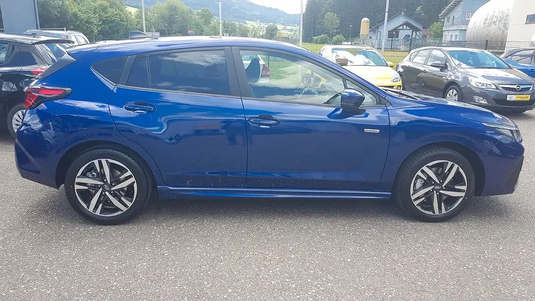 Subaru Impreza - Thumbnail 5