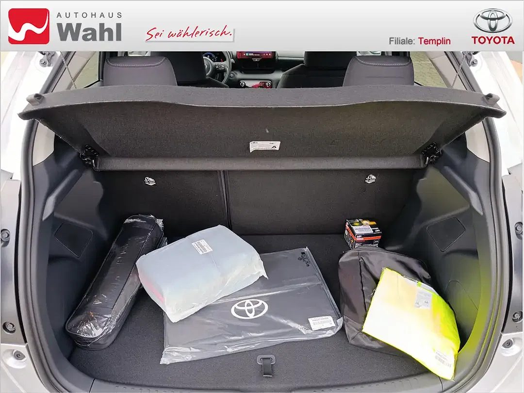 Toyota Yaris - Thumbnail 11