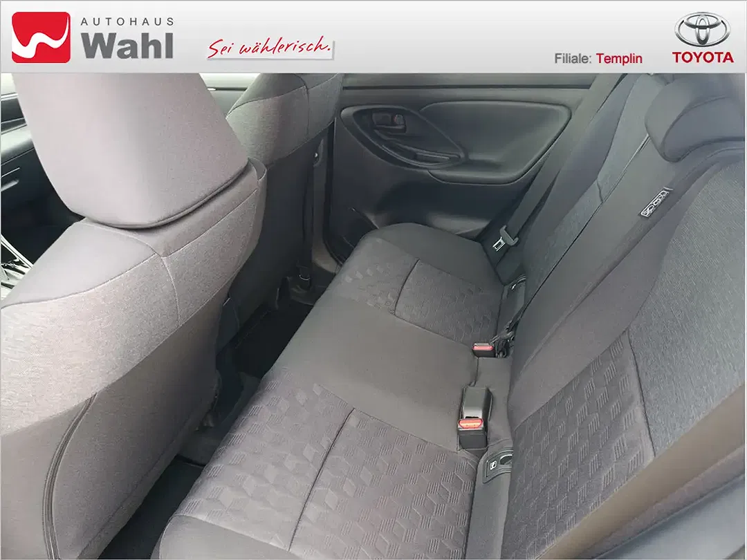Toyota Yaris - Thumbnail 12