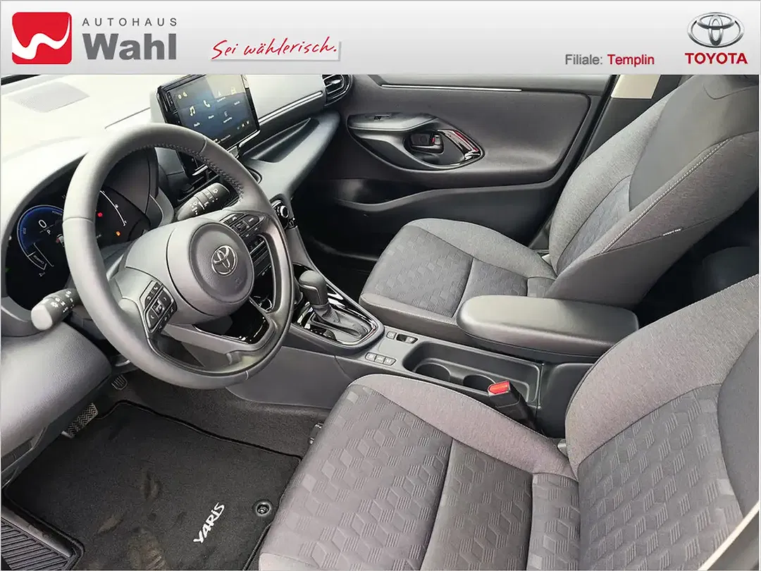 Toyota Yaris - Thumbnail 13