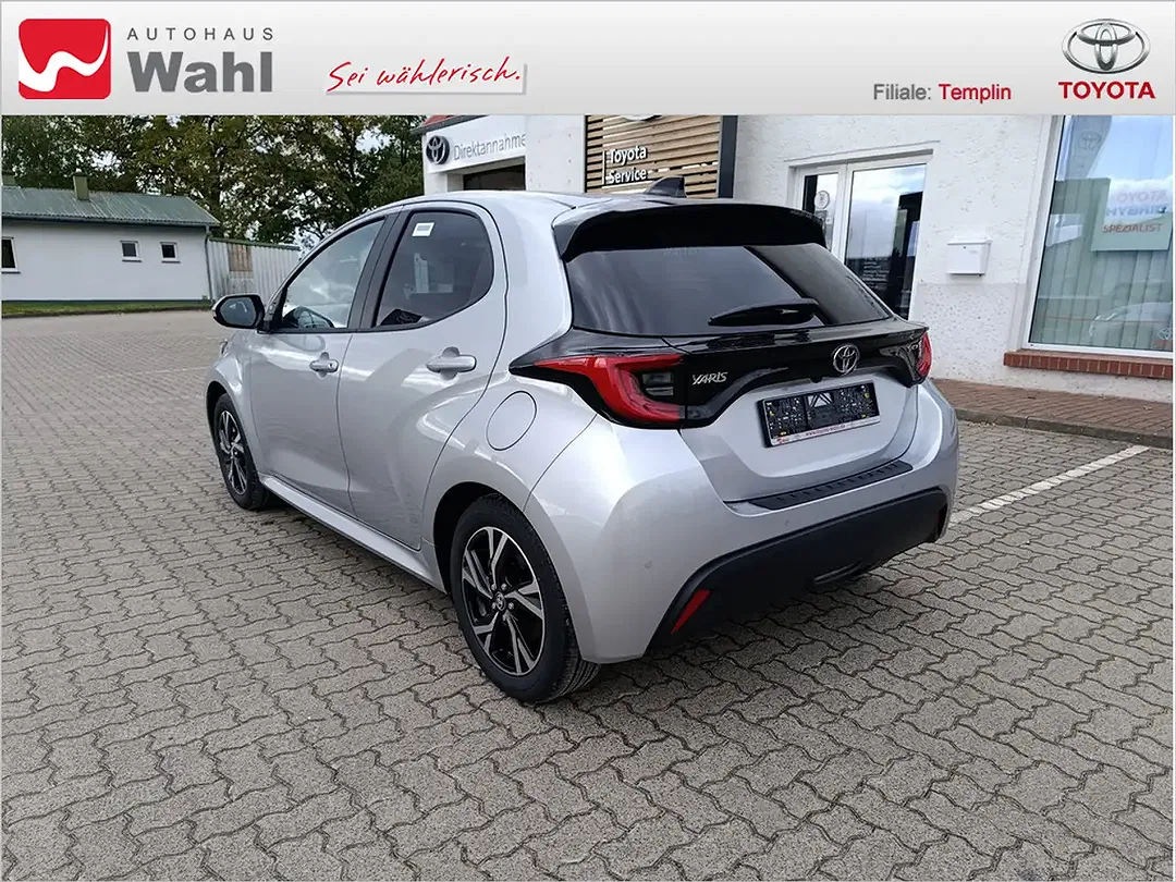 Toyota Yaris - Thumbnail 2