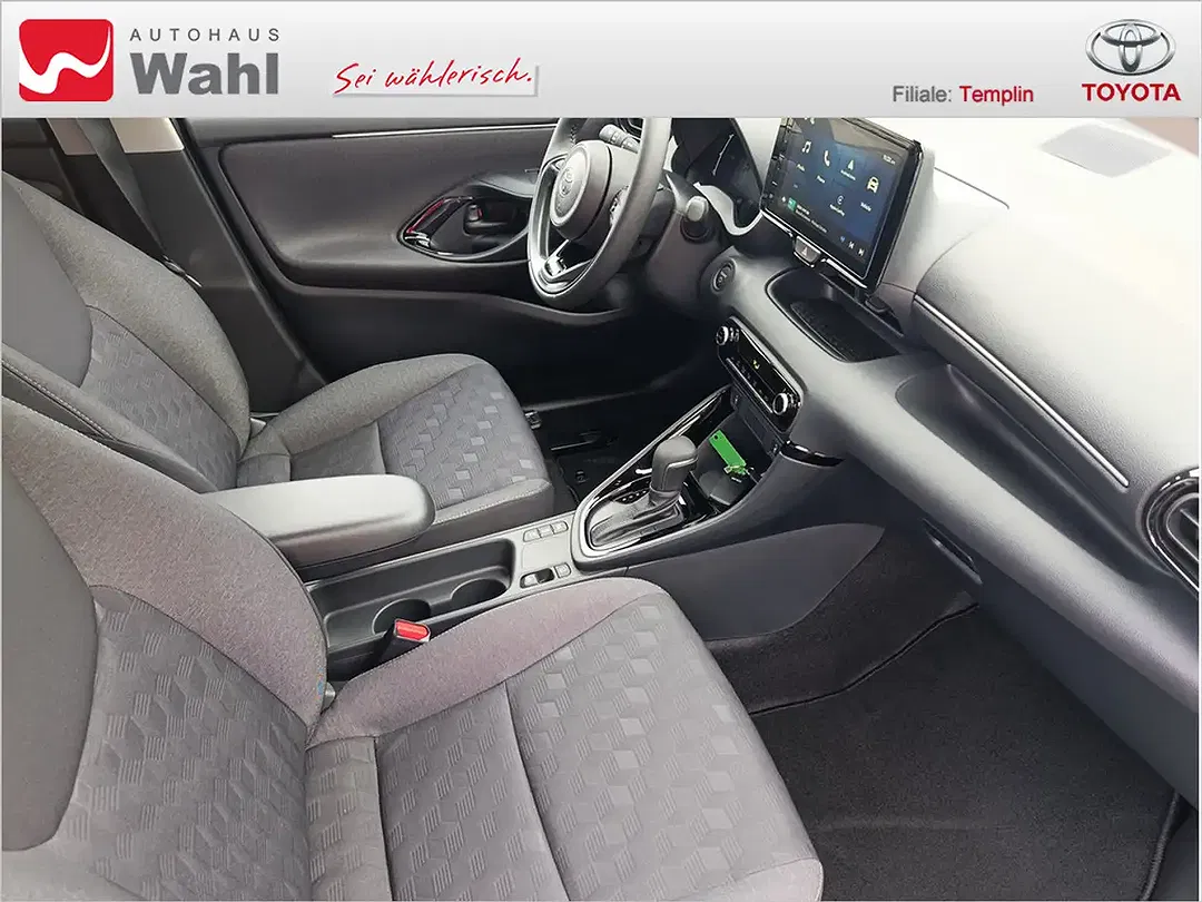Toyota Yaris - Thumbnail 7