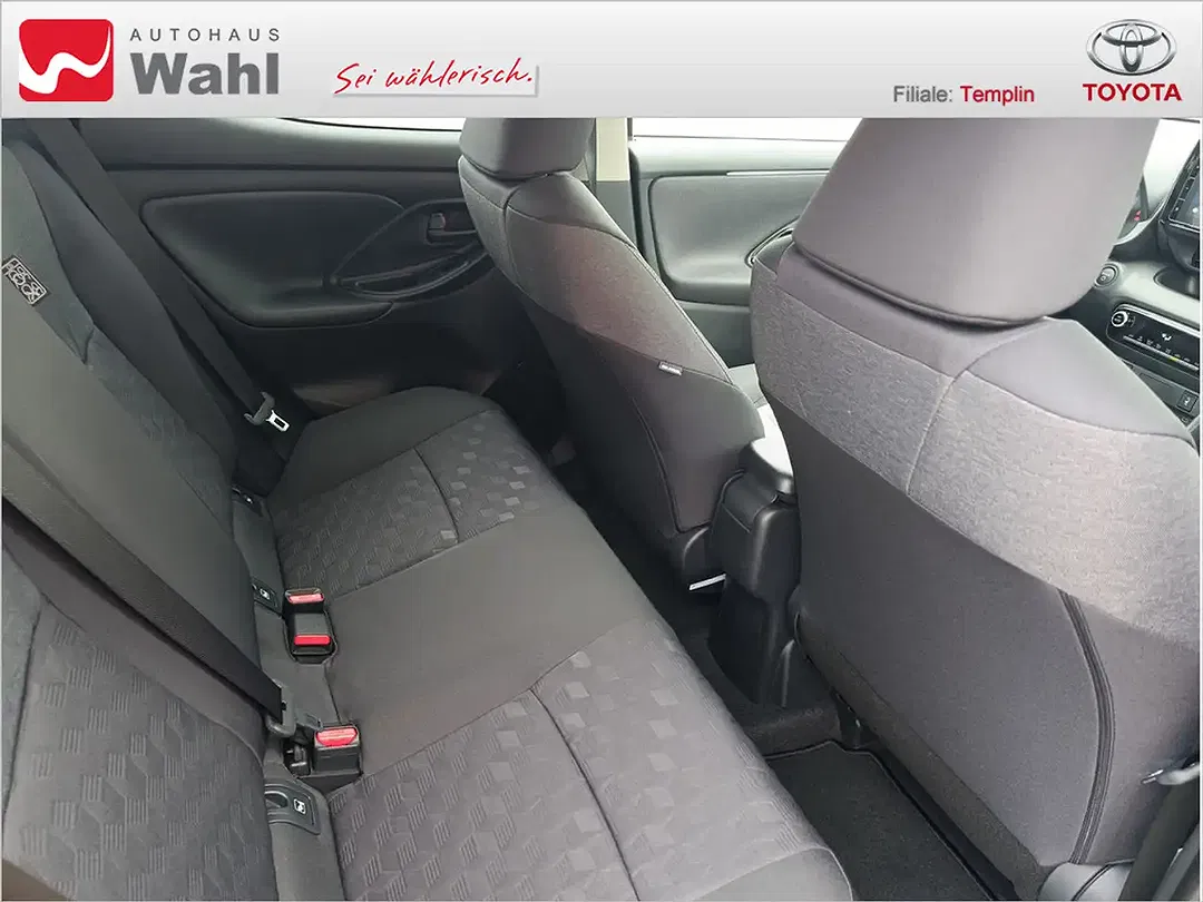Toyota Yaris - Thumbnail 8