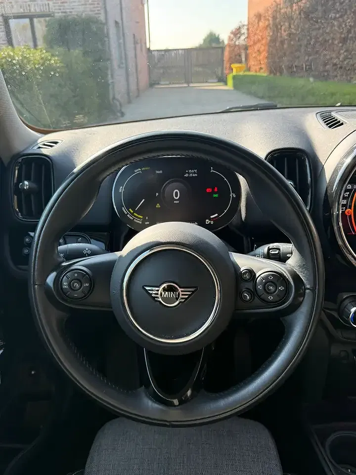 MINI Cooper SE Countryman - Thumbnail 3
