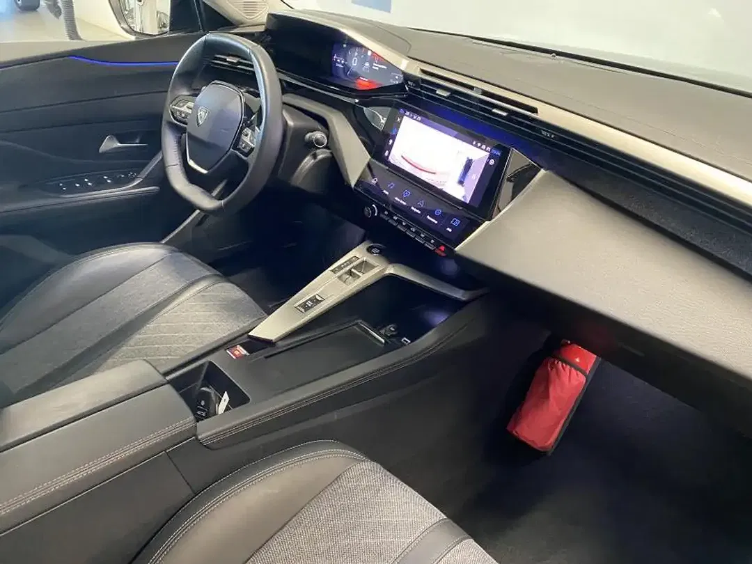 Peugeot 408 - Thumbnail 2