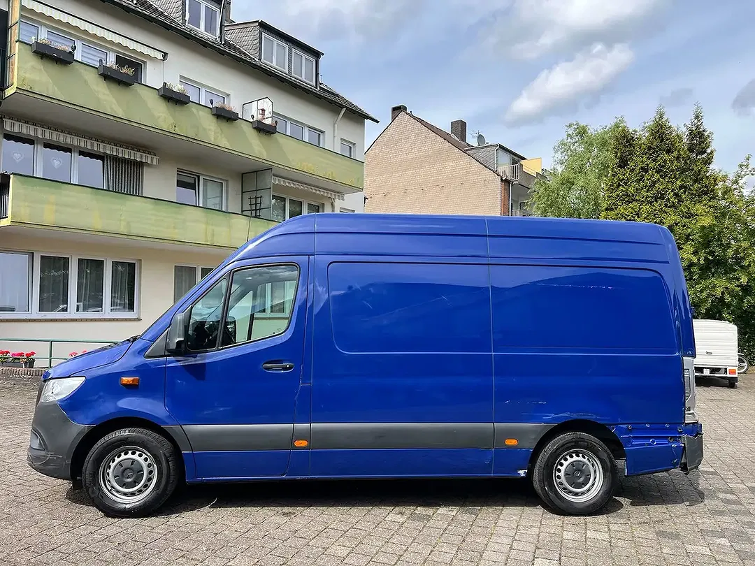 Mercedes-Benz Sprinter - Thumbnail 3