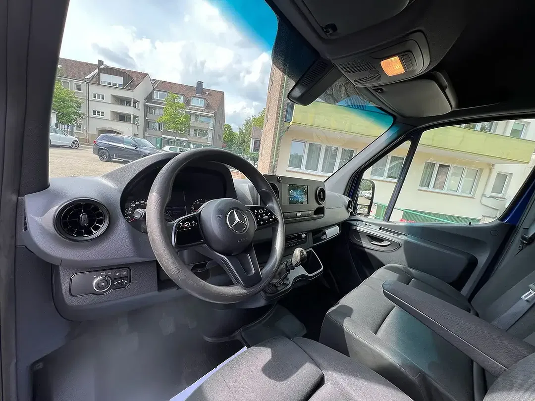 Mercedes-Benz Sprinter - Thumbnail 9