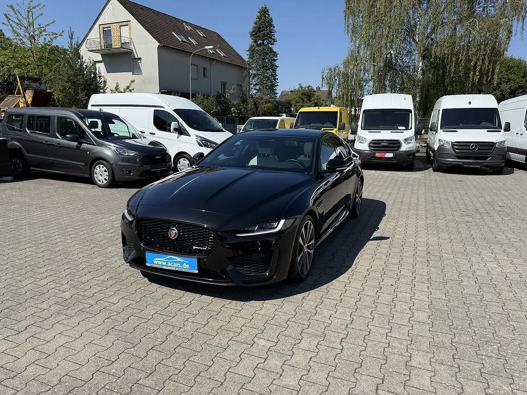 Jaguar XE R-Dynamic Black