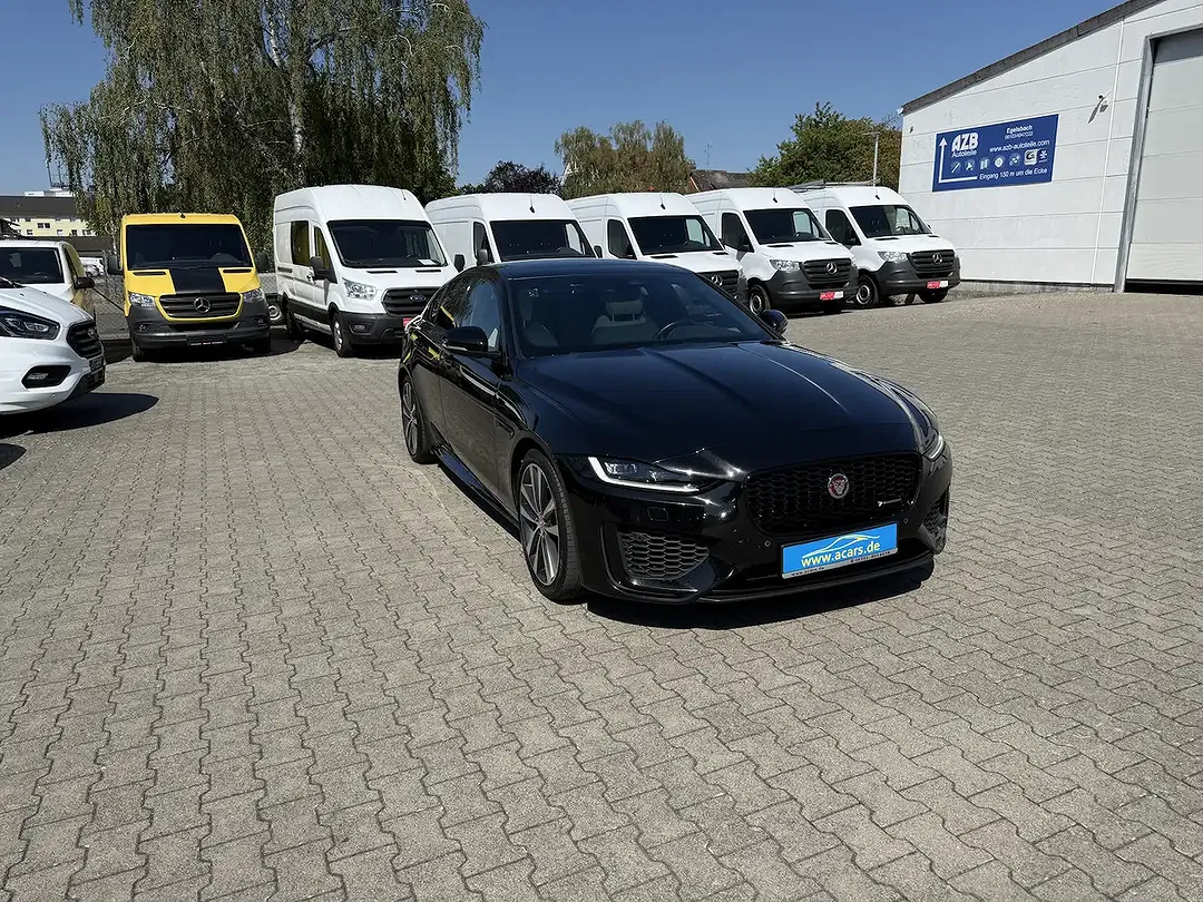 Jaguar XE - Thumbnail 2