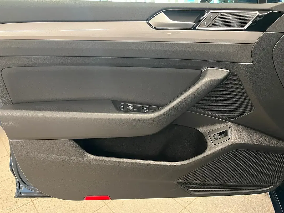 Volkswagen Passat Variant - Thumbnail 11