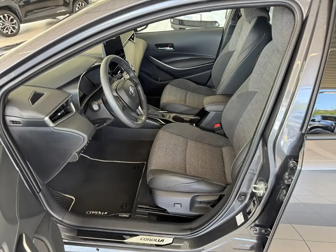 Toyota Corolla - Thumbnail 5