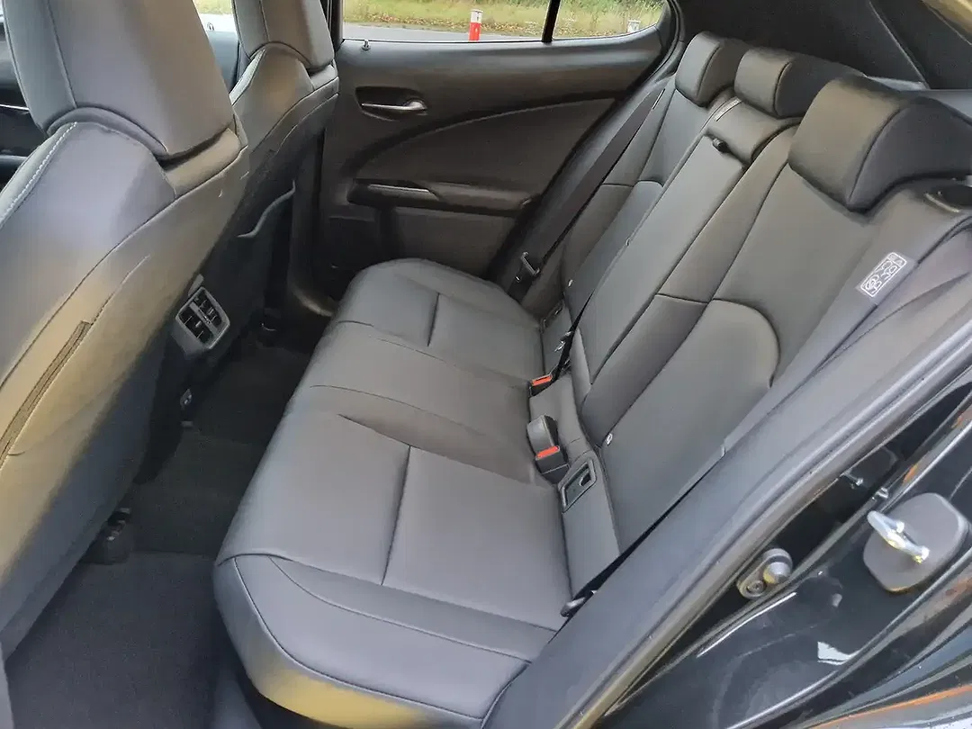Lexus UX 300h - Thumbnail 7