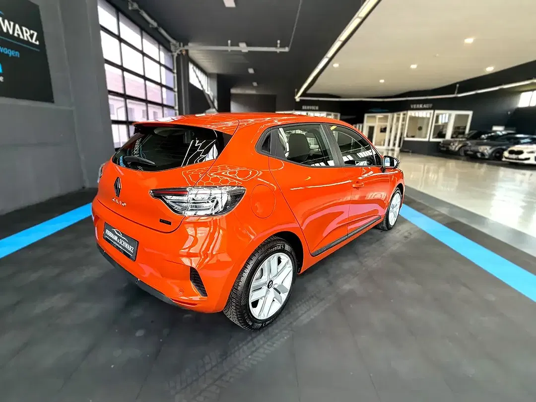 Renault Clio - Thumbnail 3