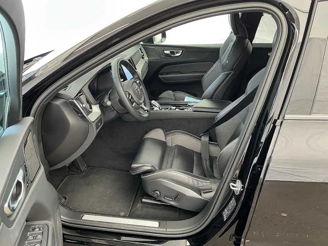 Volvo XC60 - Thumbnail 9