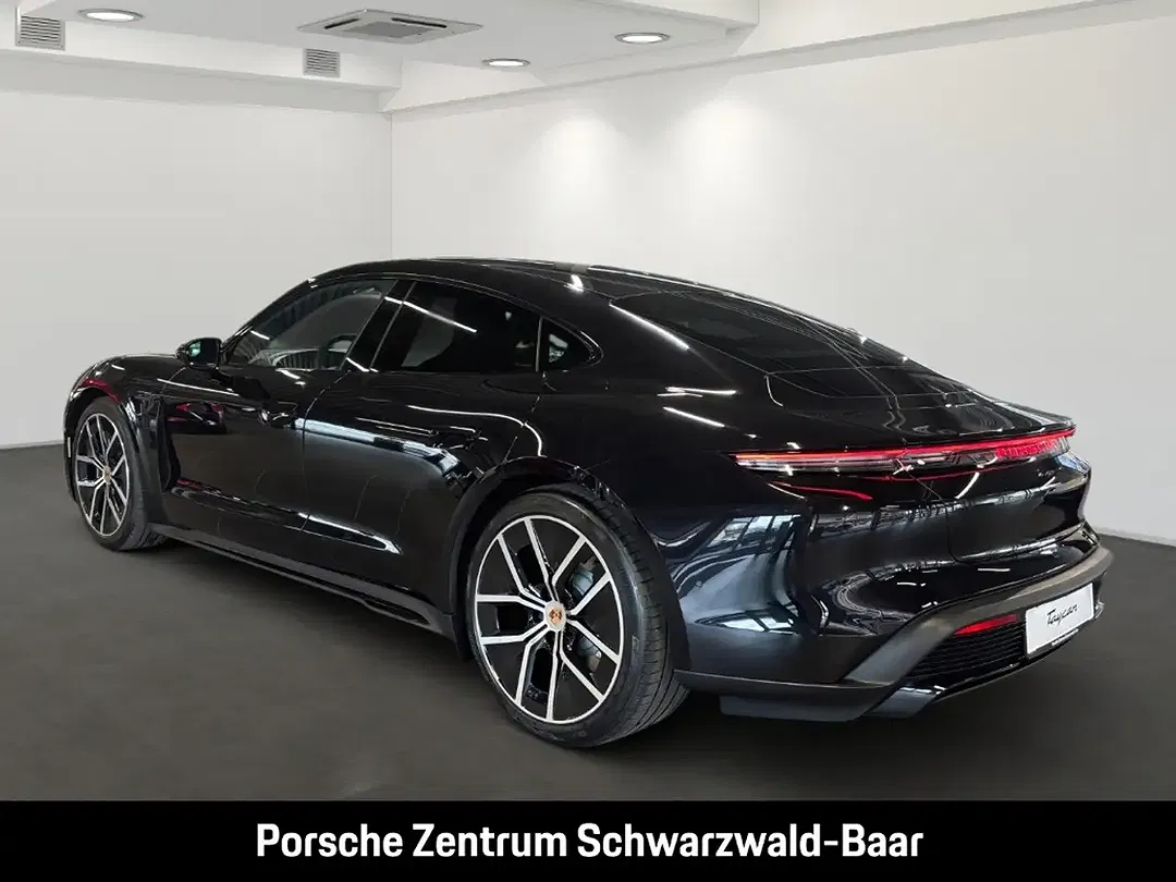 Porsche Taycan - Thumbnail 3