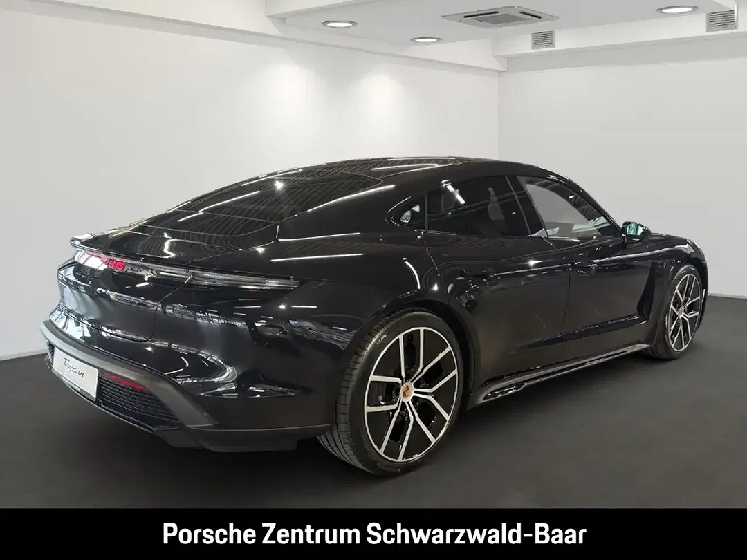 Porsche Taycan - Thumbnail 6