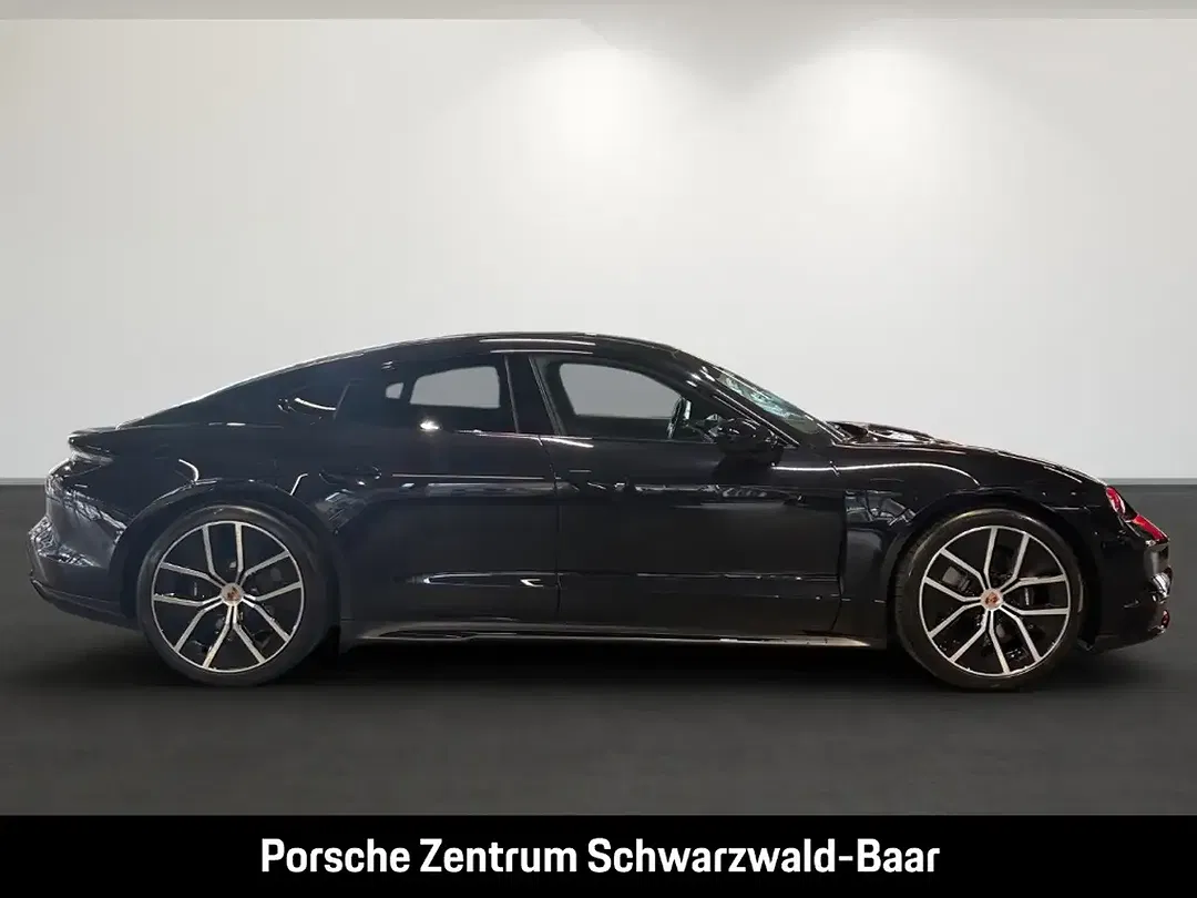Porsche Taycan - Thumbnail 7