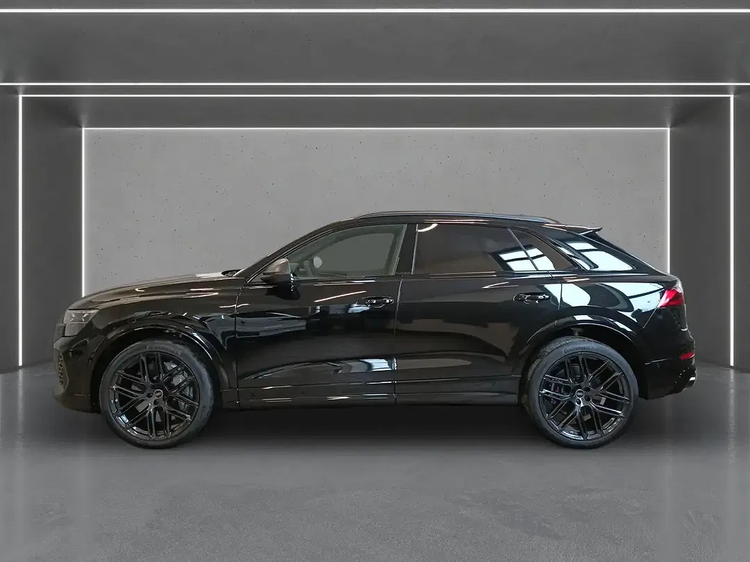 Audi RS Q8 - Thumbnail 3