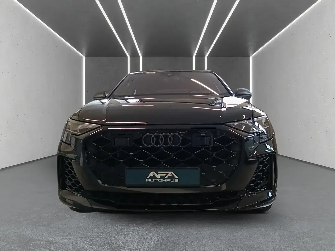 Audi RS Q8 - Thumbnail 4