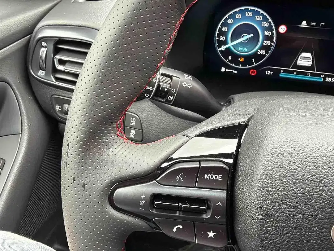 Hyundai i30 - Thumbnail 15