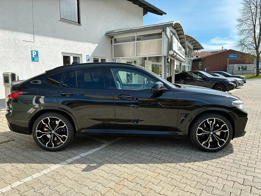 BMW X4 M - Thumbnail 3